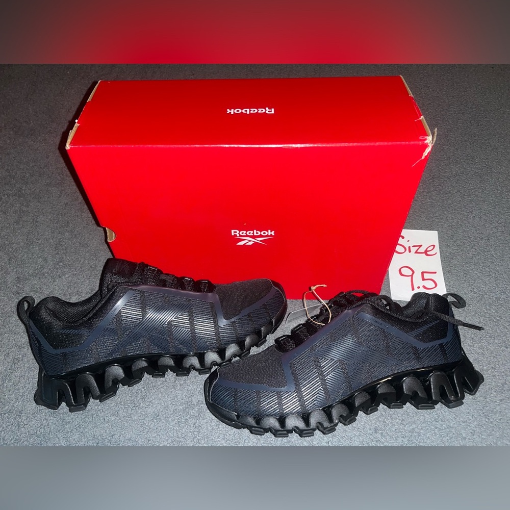 Reebok Men's Zigtech Black Athletic Shoes size 9.5